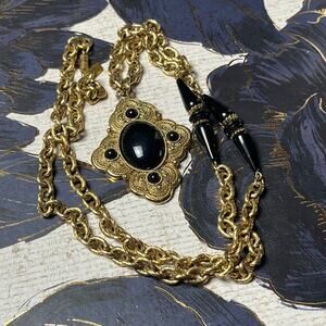 Vintage Large Gold Tone Chain and Onyx Stone Pendant Statement Necklace